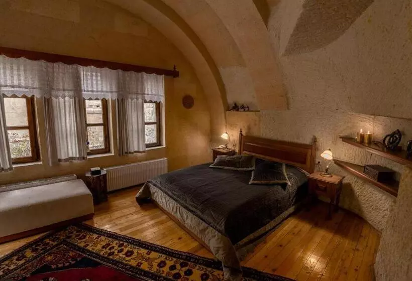 デラックスルーム, Temenni Evi