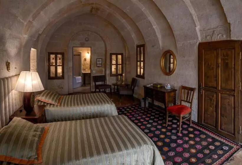 スイート, Temenni Evi