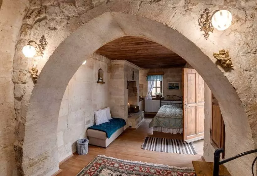 デラックスルーム, Temenni Evi