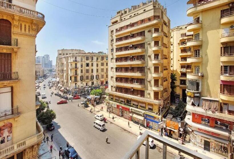 تختخواب در اتاق مشترک, Travelers House