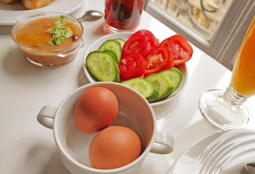 اتاق استاندارد یک تخته با سرویس بهداشتی مشترک, Travelers House