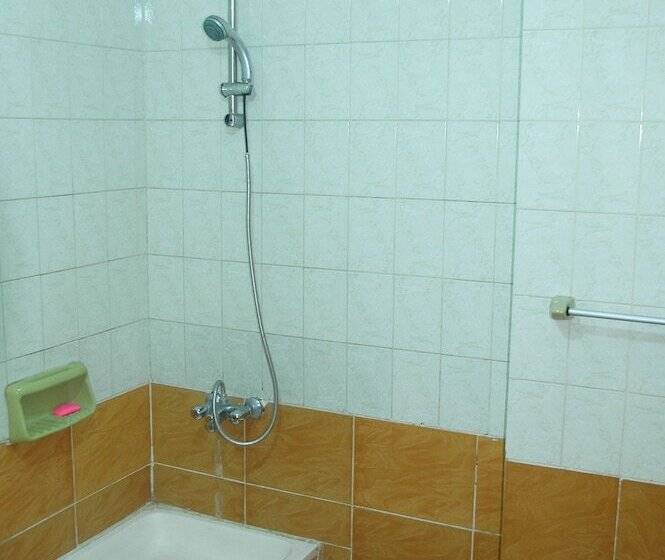 اتاق استاندارد یک تخته با سرویس بهداشتی مشترک, Travelers House