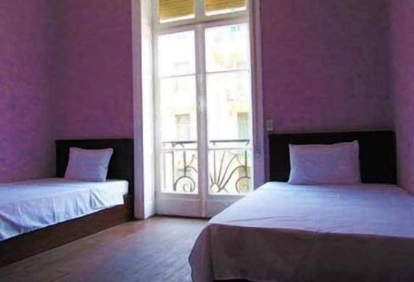 اتاق استاندارد چهار تخته, Travelers House