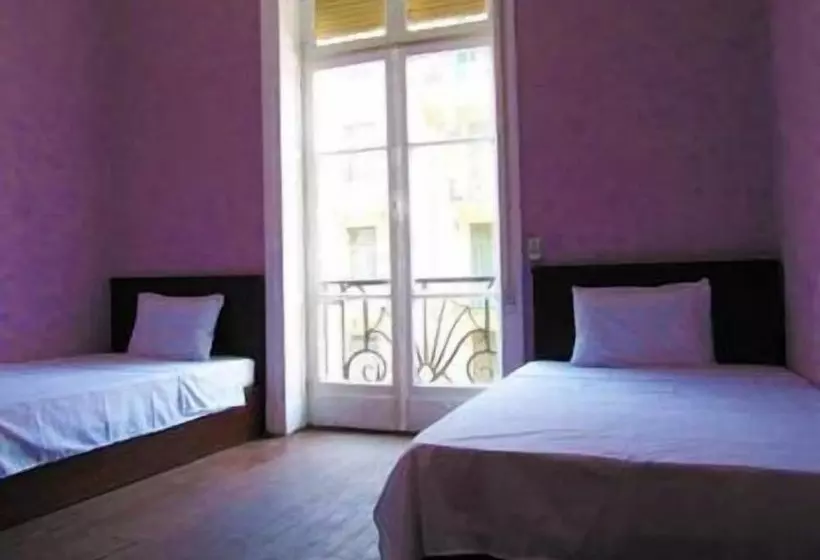 اتاق استاندارد چهار تخته, Travelers House