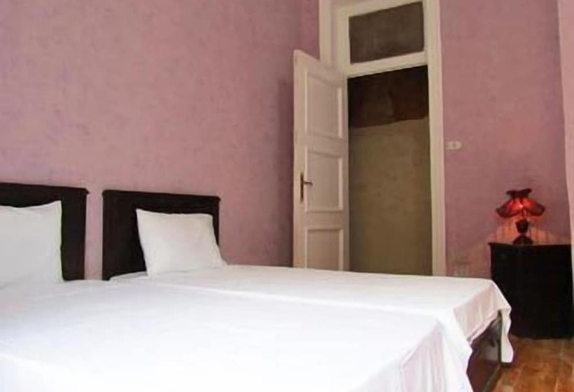 اتاق استاندارد چهار تخته, Travelers House