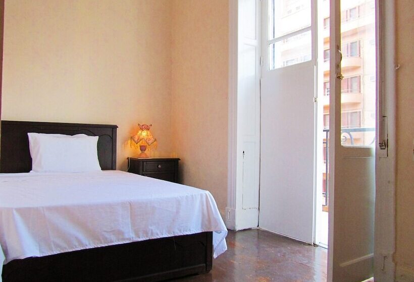 اتاق استاندارد چهار تخته, Travelers House