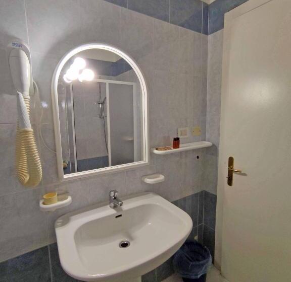 Chambre Triple Standard Vue Mer, Picchio Hotel Pescoluse