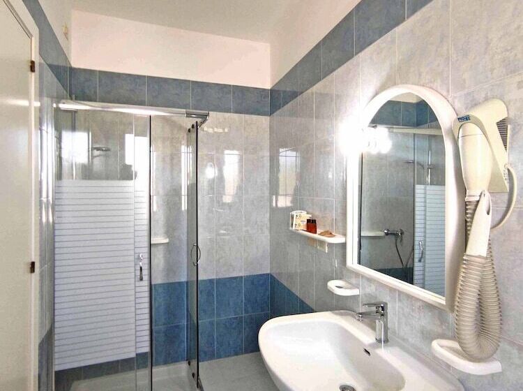 Chambre Quadruple Standard, Picchio Hotel Pescoluse