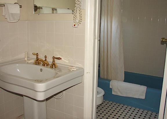 스탠다드 룸 더블 침대 2개, Swiss Motel