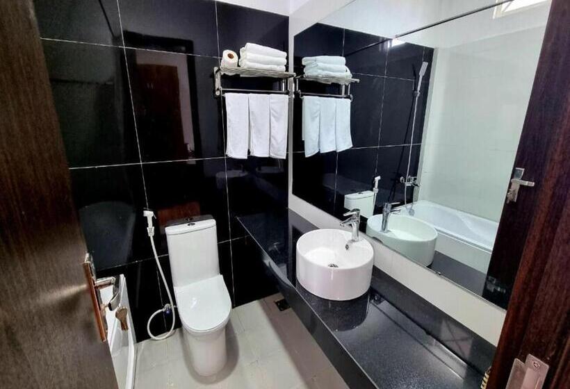 اتاق لوکس سه تخته, Golden Star Villa Hue