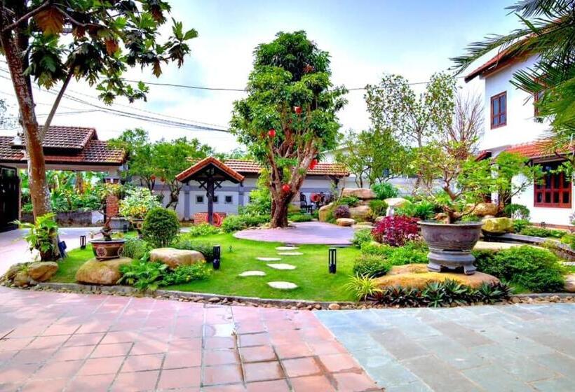 اتاق لوکس سه تخته, Golden Star Villa Hue