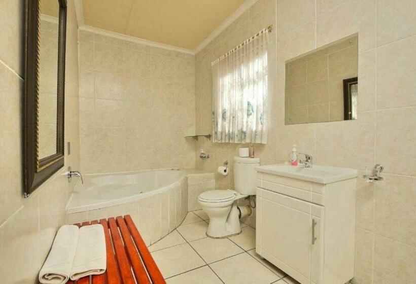 غرفة ديلوكس عائلية, African Elephant Guesthouse