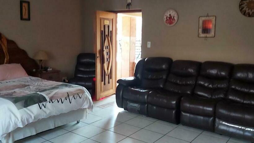 غرفة ديلوكس عائلية, African Elephant Guesthouse