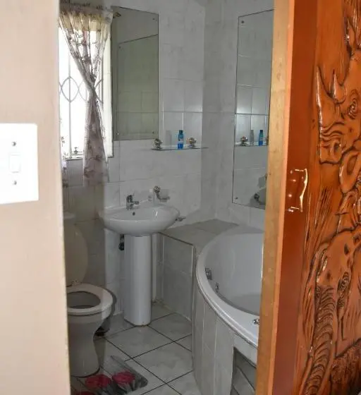 スタンダードトリプルルーム, African Elephant Guesthouse