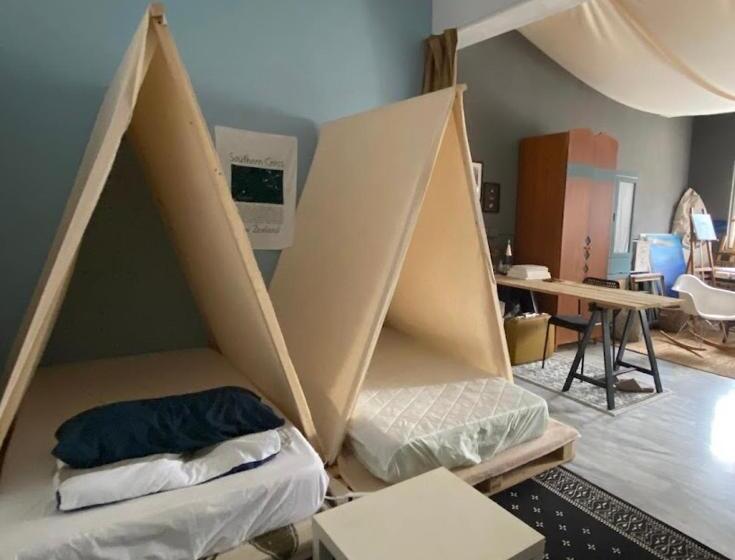 تختخواب در اتاق مشترک, 小帳篷