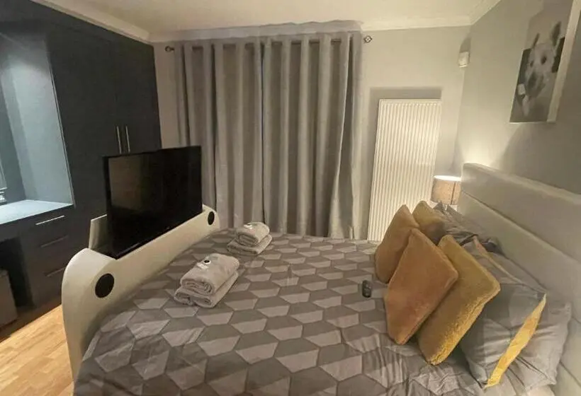 キングサイズベッドのデラックスルーム, City Stay Scotland