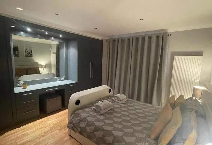 キングサイズベッドのデラックスルーム, City Stay Scotland