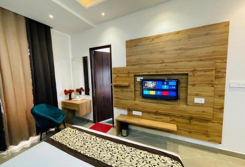 Номер Deluxe Кровать Кинг, Dream Town By Cozy Hotels & Resorts