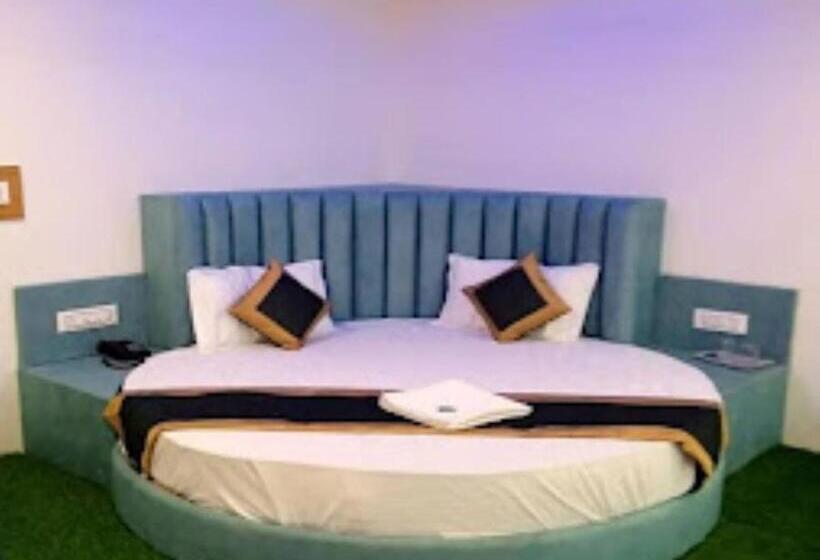 غرفة قياسية, Green Leaf,anand