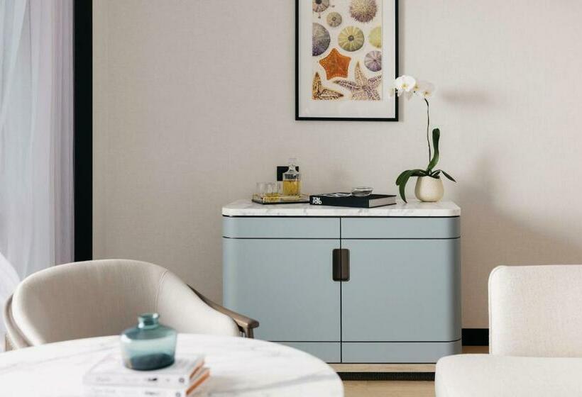 اتاق سوپریور با تخت بزرگ, The Langham, Gold Coast And Jewel Residences