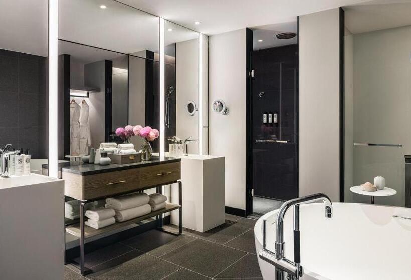 اتاق سوپریور با تخت بزرگ, The Langham, Gold Coast And Jewel Residences