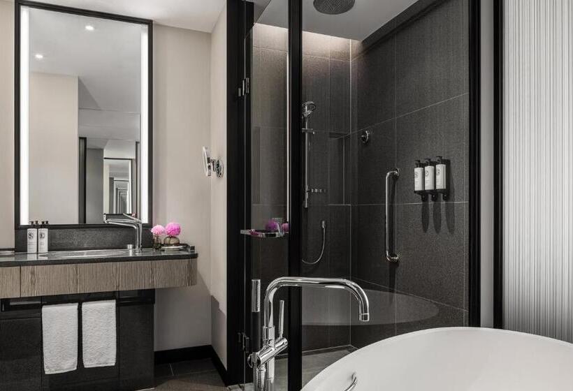스탠다드 룸 킹사이즈 침대, The Langham, Gold Coast And Jewel Residences