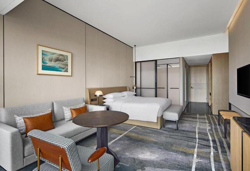Club Room King Bed, Sheraton Chengdu Pidu