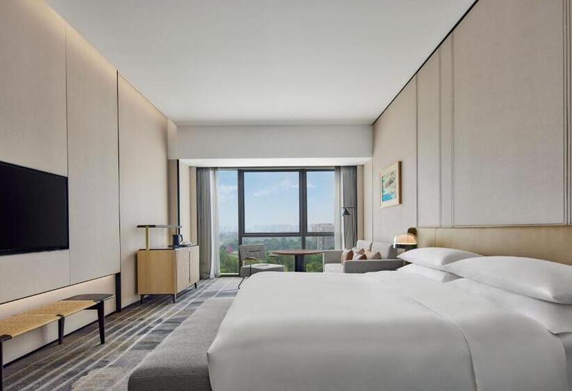Club Room King Bed, Sheraton Chengdu Pidu