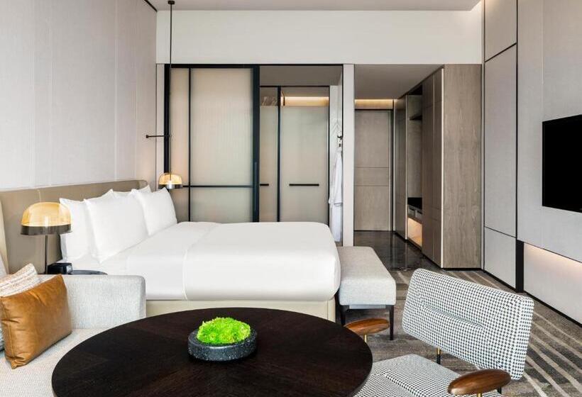 Club Room King Bed, Sheraton Chengdu Pidu