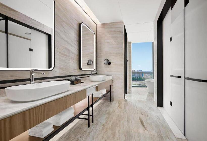 سوئیت کلاب, Sheraton Chengdu Pidu