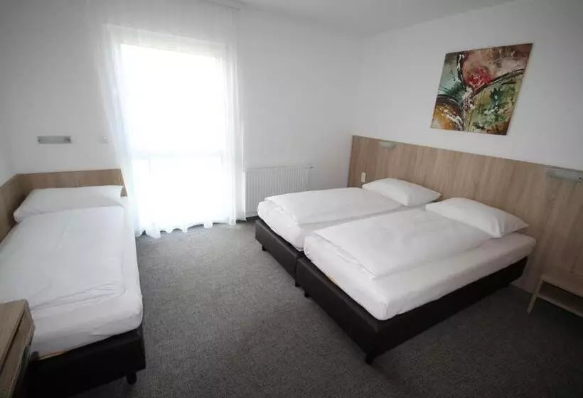 スタンダードトリプルルーム, Bernstein Motel Marchegg