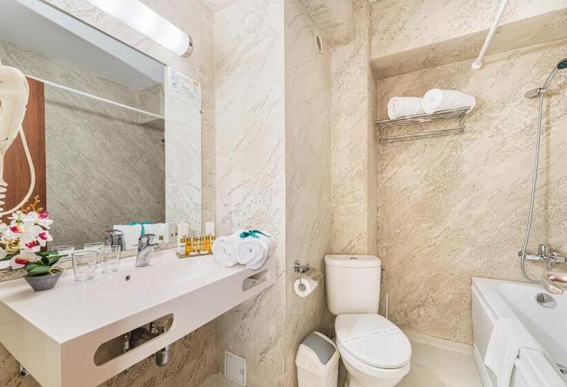 سوییت خانوادگی, Faleza Hotel By Vega
