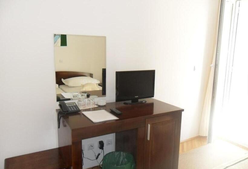 اتاق استاندارد با بالکن و چشمانداز دریا, Ballet School