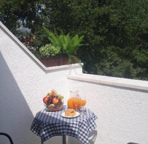 اتاق استاندارد با چشمانداز کوهستان, Ballet School