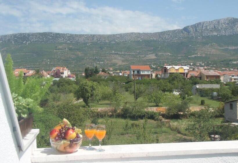 اتاق استاندارد با چشمانداز کوهستان, Ballet School