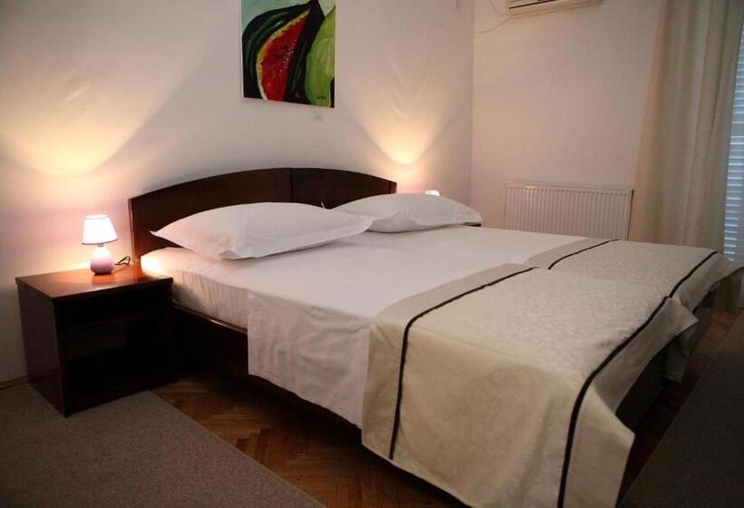 اتاق استاندارد با بالکن, Ballet School