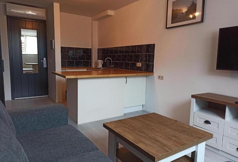 جناح جونيور, De Kruishoeve