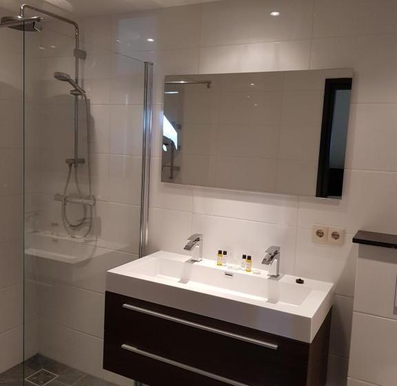 جناح جونيور, De Kruishoeve