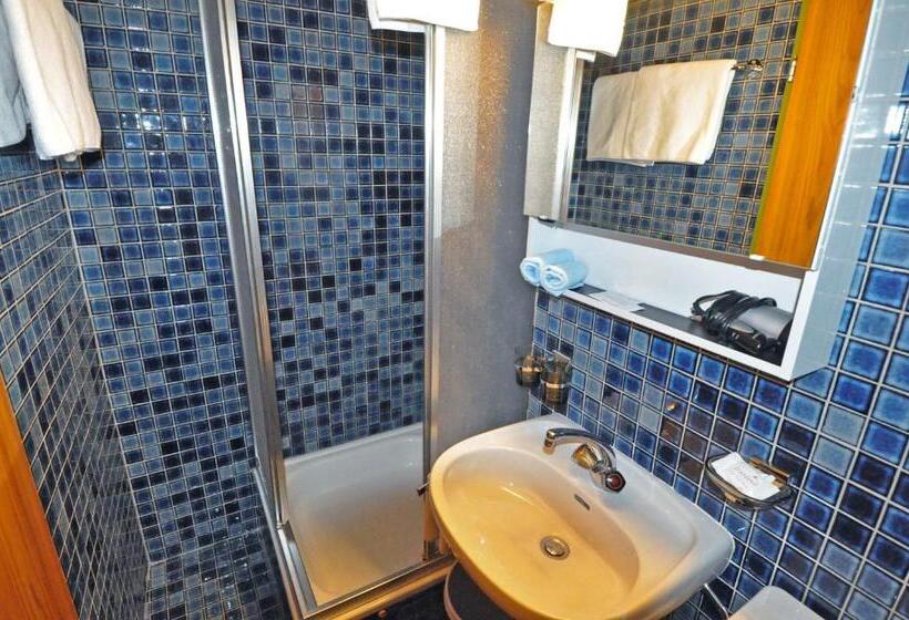 חדר אקונומי, Derby