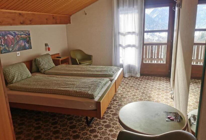 חדר אקונומי, Derby