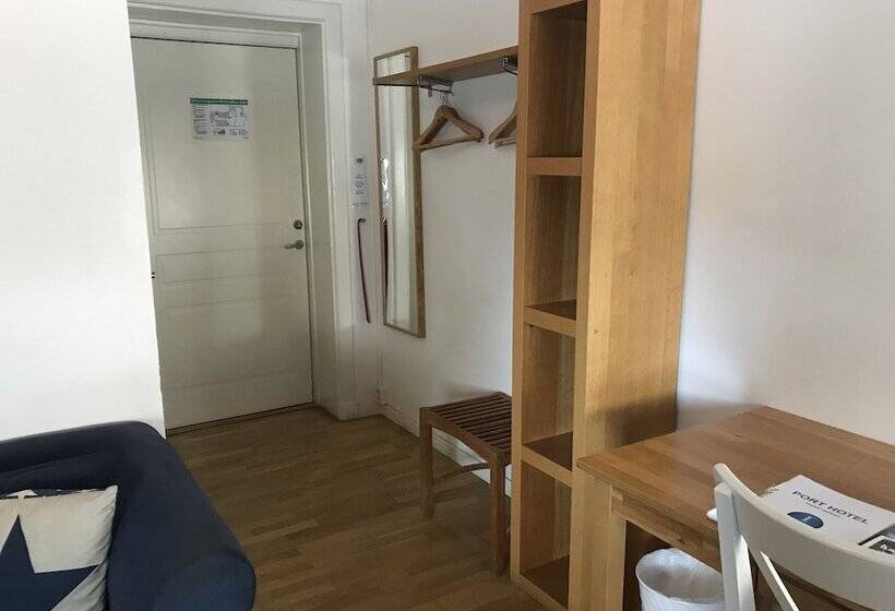 Habitació Triple Estàndard, Port