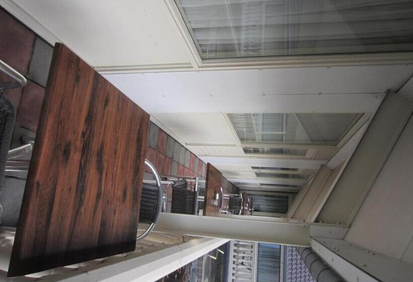 חדר סטנדרט לשלושה, Restaurant De Baronie