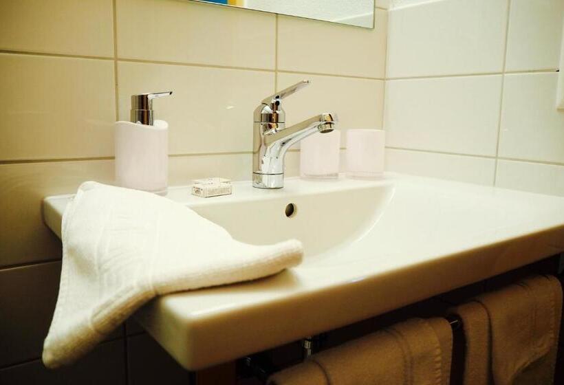 חדר סטנדרט עם מרפסת, Restaurant Rothorn