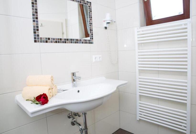 شقة غرفة نوم واحدة مزودة بشُرفة, Restaurant Thadeushof