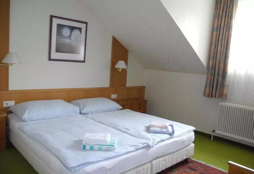 Habitación Triple Estándar, Rosner