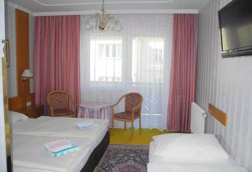 Habitación Triple Estándar, Rosner