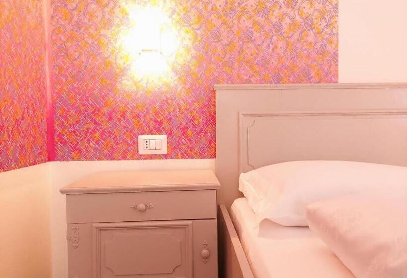 标准三人间, Schuster