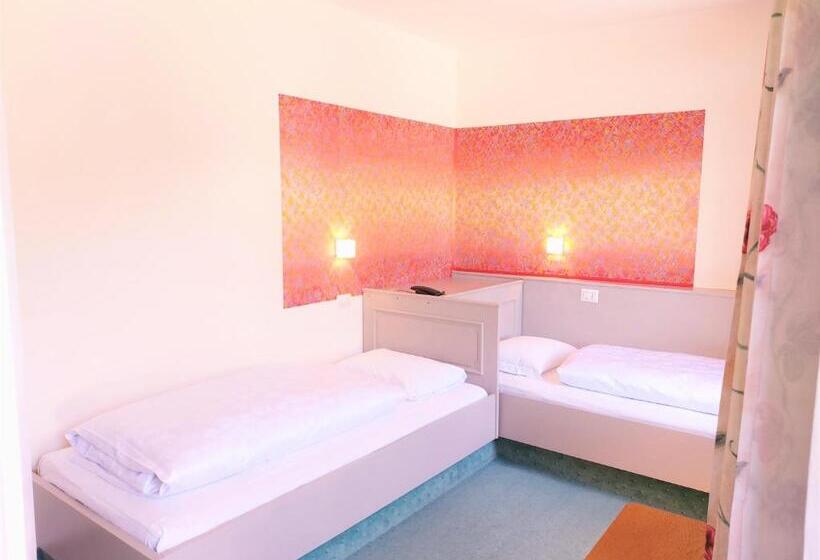 标准间带阳台, Schuster