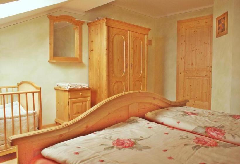 شقة غرفتين نوم مزودة بشُرفة, Sunnhof