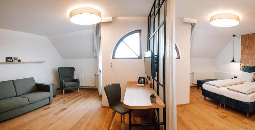 جناح ديلوكس, Mein Hotel Fast